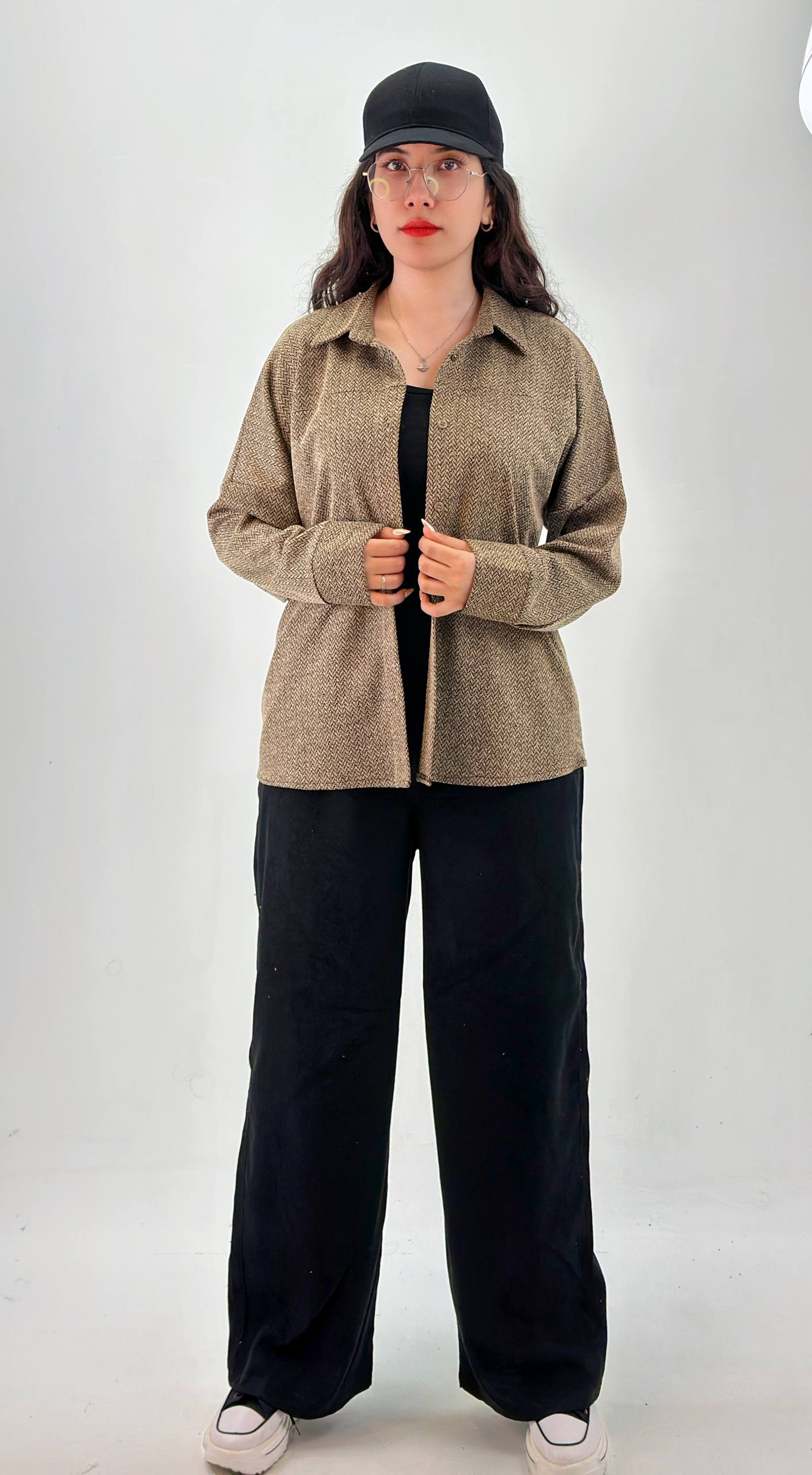 شومیز زنانه برفکی بیسیک با طراحی ساده و فیت آزاد