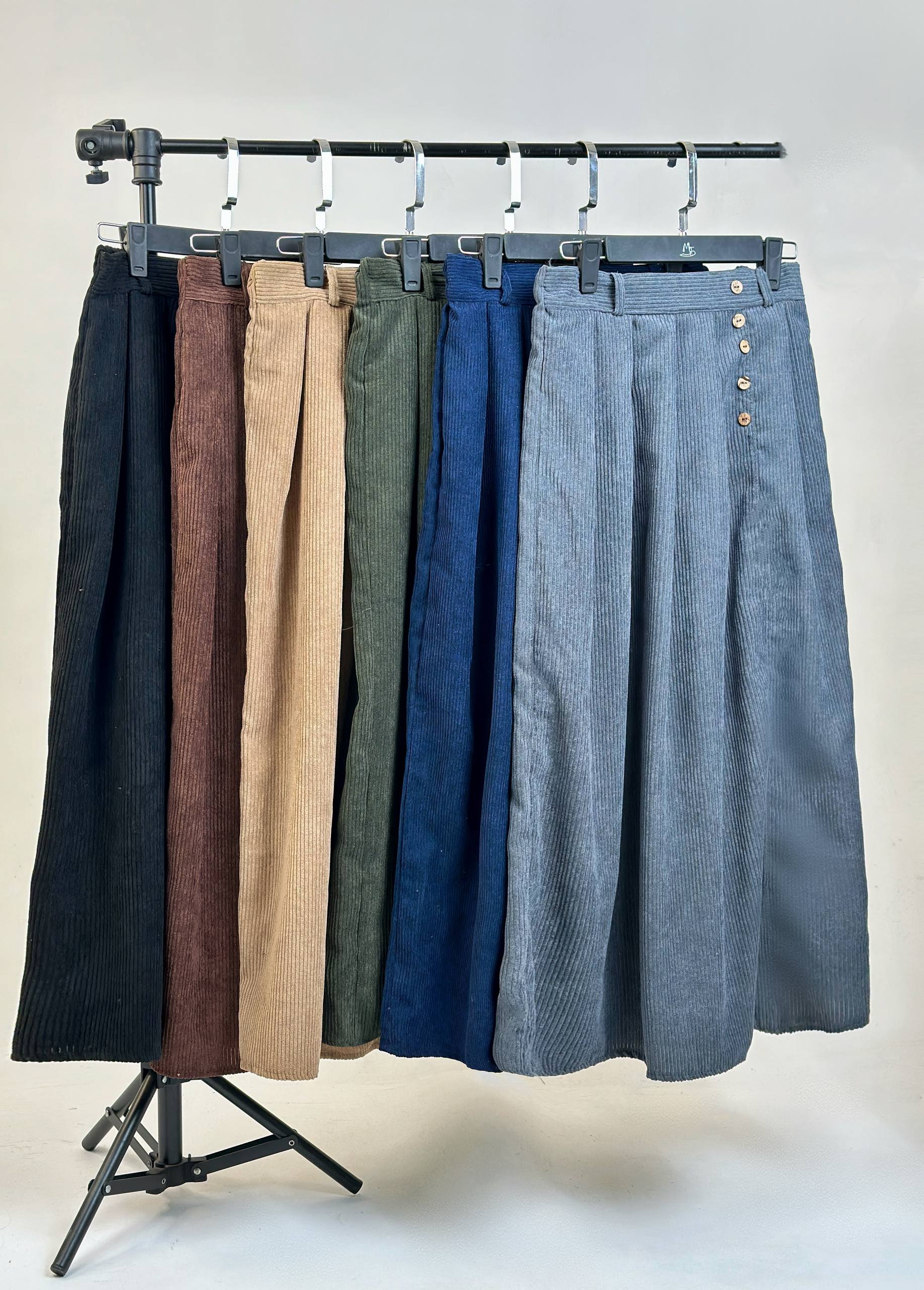 دامن زنانه مدل سه دکمه  مخمل کبریتی قد ۸۷  فری سایز ۳۶ تا ۴۶